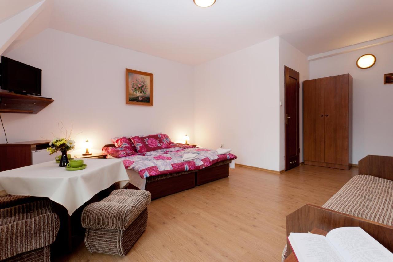 Dreibettzimmer mit Bad